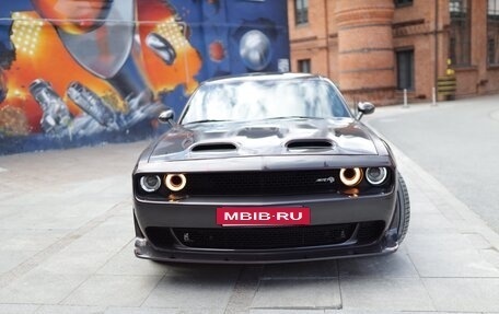 Dodge Challenger III рестайлинг 2, 2022 год, 5 100 000 рублей, 2 фотография