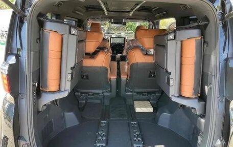 Toyota Alphard, 2023 год, 10 960 000 рублей, 14 фотография