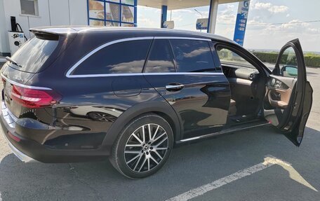 Mercedes-Benz E-Класс, 2021 год, 4 700 000 рублей, 1 фотография