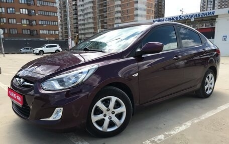 Hyundai Solaris II рестайлинг, 2013 год, 900 000 рублей, 1 фотография