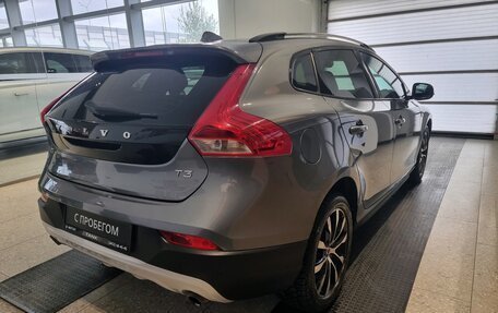 Volvo V40 II рестайлинг, 2018 год, 1 950 000 рублей, 4 фотография