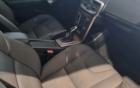 Volvo V40 II рестайлинг, 2018 год, 1 950 000 рублей, 8 фотография