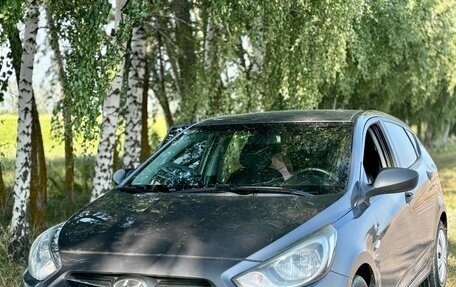 Hyundai Solaris II рестайлинг, 2013 год, 800 000 рублей, 5 фотография