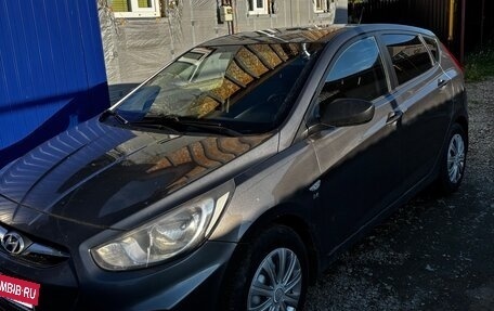 Hyundai Solaris II рестайлинг, 2013 год, 800 000 рублей, 12 фотография
