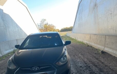 Hyundai Solaris II рестайлинг, 2013 год, 800 000 рублей, 3 фотография