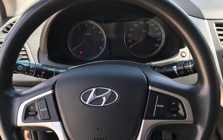 Hyundai Solaris II рестайлинг, 2013 год, 900 000 рублей, 17 фотография