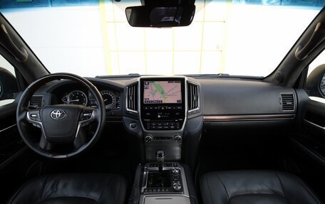 Toyota Land Cruiser 200, 2016 год, 5 995 000 рублей, 10 фотография