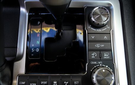 Toyota Land Cruiser 200, 2016 год, 5 995 000 рублей, 32 фотография