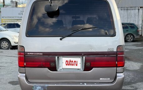 Toyota HiAce H100, 1996 год, 620 000 рублей, 4 фотография