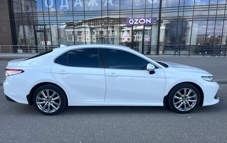 Toyota Camry, 2018 год, 2 430 000 рублей, 3 фотография
