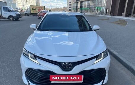 Toyota Camry, 2018 год, 2 430 000 рублей, 2 фотография