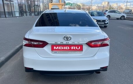 Toyota Camry, 2018 год, 2 430 000 рублей, 4 фотография