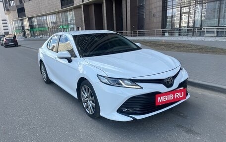 Toyota Camry, 2018 год, 2 430 000 рублей, 7 фотография