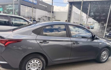 Hyundai Solaris II рестайлинг, 2021 год, 1 600 000 рублей, 4 фотография