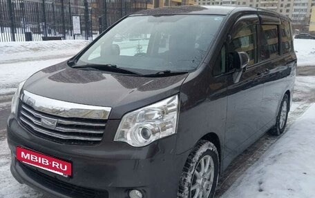 Toyota Noah III, 2013 год, 1 500 000 рублей, 5 фотография