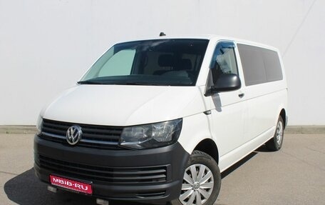 Volkswagen Caravelle T6 рестайлинг, 2017 год, 2 850 000 рублей, 1 фотография