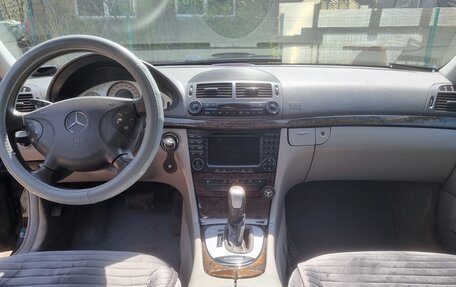 Mercedes-Benz E-Класс, 2004 год, 1 000 000 рублей, 6 фотография