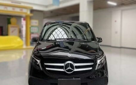 Mercedes-Benz V-Класс, 2022 год, 4 700 000 рублей, 3 фотография