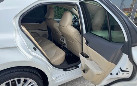 Toyota Camry, 2018 год, 2 650 000 рублей, 12 фотография