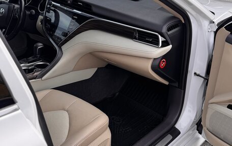 Toyota Camry, 2018 год, 2 650 000 рублей, 8 фотография
