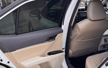 Toyota Camry, 2018 год, 2 650 000 рублей, 15 фотография