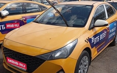 Hyundai Solaris II рестайлинг, 2021 год, 900 000 рублей, 1 фотография