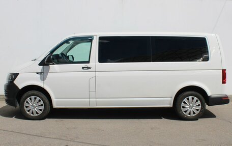 Volkswagen Caravelle T6 рестайлинг, 2017 год, 2 850 000 рублей, 8 фотография