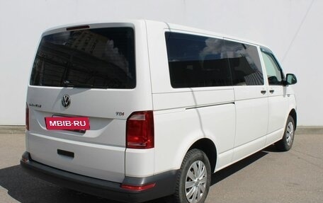 Volkswagen Caravelle T6 рестайлинг, 2017 год, 2 850 000 рублей, 5 фотография