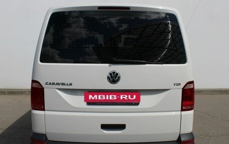 Volkswagen Caravelle T6 рестайлинг, 2017 год, 2 850 000 рублей, 6 фотография