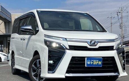 Toyota Voxy III, 2021 год, 1 920 013 рублей, 2 фотография