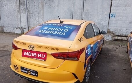 Hyundai Solaris II рестайлинг, 2021 год, 900 000 рублей, 2 фотография
