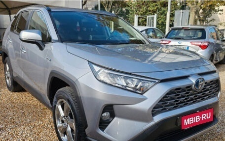 Toyota RAV4, 2021 год, 3 368 416 рублей, 2 фотография