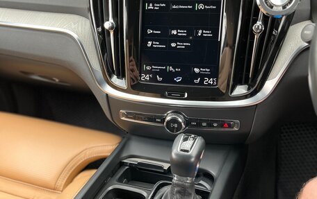 Volvo V60 Cross Country II, 2020 год, 3 250 000 рублей, 19 фотография