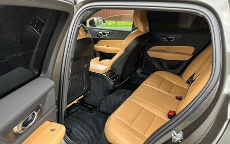 Volvo V60 Cross Country II, 2020 год, 3 250 000 рублей, 12 фотография