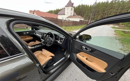 Volvo V60 Cross Country II, 2020 год, 3 250 000 рублей, 16 фотография