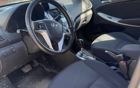 Hyundai Solaris II рестайлинг, 2012 год, 750 000 рублей, 5 фотография