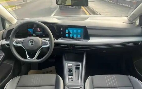 Volkswagen Golf VIII, 2021 год, 1 700 000 рублей, 5 фотография