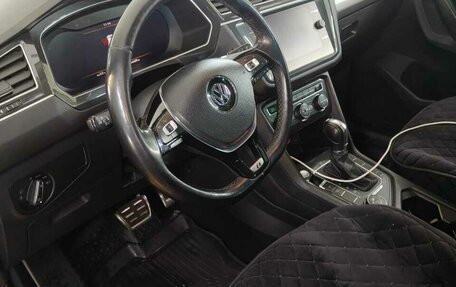 Volkswagen Tiguan II, 2018 год, 2 800 000 рублей, 2 фотография