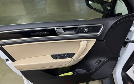 Volkswagen Touareg III, 2016 год, 3 650 000 рублей, 24 фотография