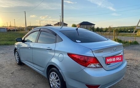 Hyundai Solaris II рестайлинг, 2011 год, 670 000 рублей, 2 фотография