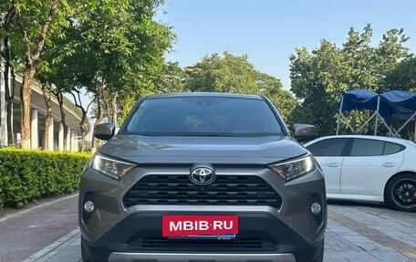 Toyota RAV4, 2023 год, 1 987 000 рублей, 2 фотография
