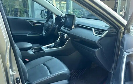 Toyota RAV4, 2023 год, 1 987 000 рублей, 13 фотография