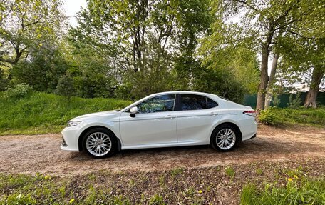 Toyota Camry, 2021 год, 2 950 000 рублей, 4 фотография
