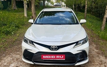 Toyota Camry, 2021 год, 2 950 000 рублей, 2 фотография