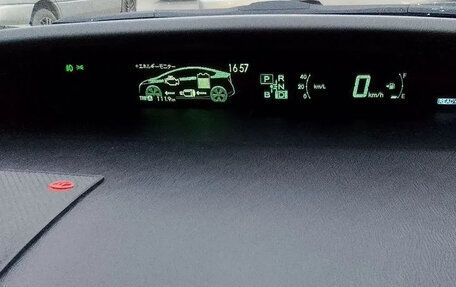 Toyota Prius, 2011 год, 900 000 рублей, 2 фотография