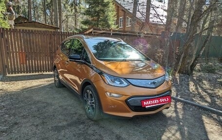 Chevrolet Bolt, 2017 год, 1 790 000 рублей, 3 фотография