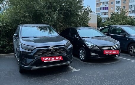 Toyota RAV4, 2021 год, 4 100 000 рублей, 3 фотография