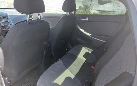 Hyundai Solaris II рестайлинг, 2012 год, 550 000 рублей, 17 фотография