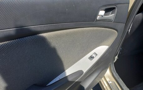 Hyundai Solaris II рестайлинг, 2012 год, 550 000 рублей, 14 фотография