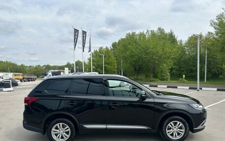 Mitsubishi Outlander III рестайлинг 3, 2018 год, 1 829 000 рублей, 4 фотография